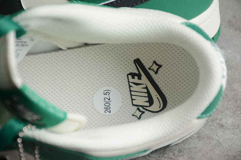 NK Dunk Low SE Lottery - MOLINS COMPANY