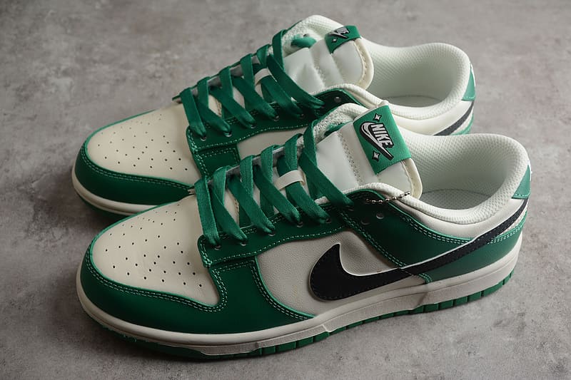 NK Dunk Low SE Lottery - MOLINS COMPANY