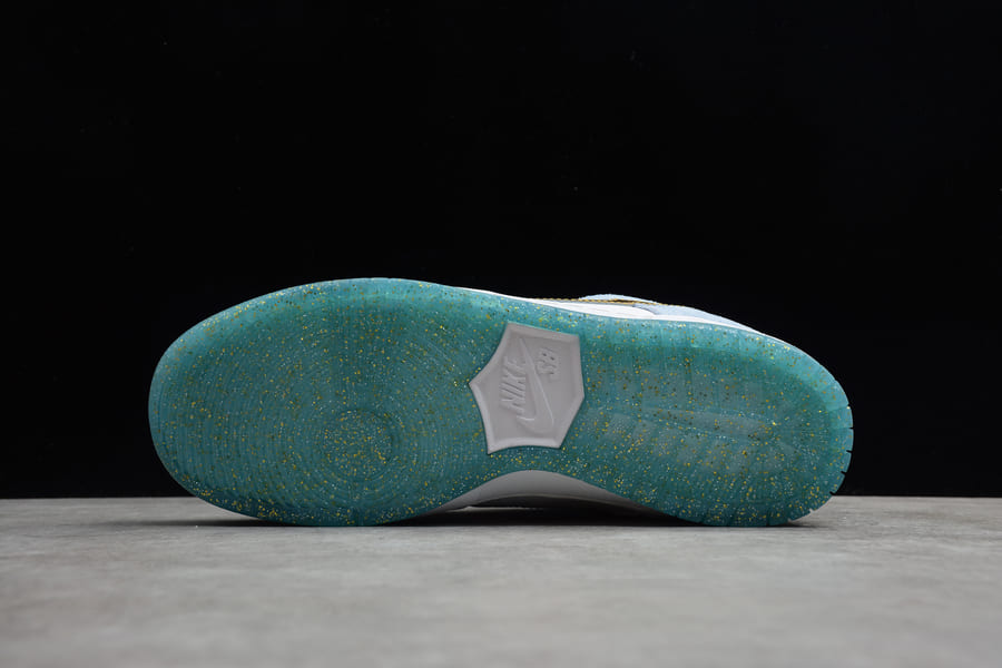 NK SB Dunk Low x Sean Cliver - MOLINS COMPANY