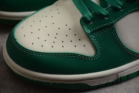 NK Dunk Low SE Lottery - MOLINS COMPANY