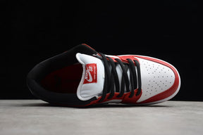 NK SB Dunk Low Chicago - MOLINS COMPANY